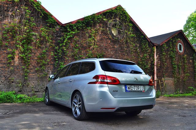 Stylowy Peugeot 308 SW 1.2 PureTech EAT6 Allure