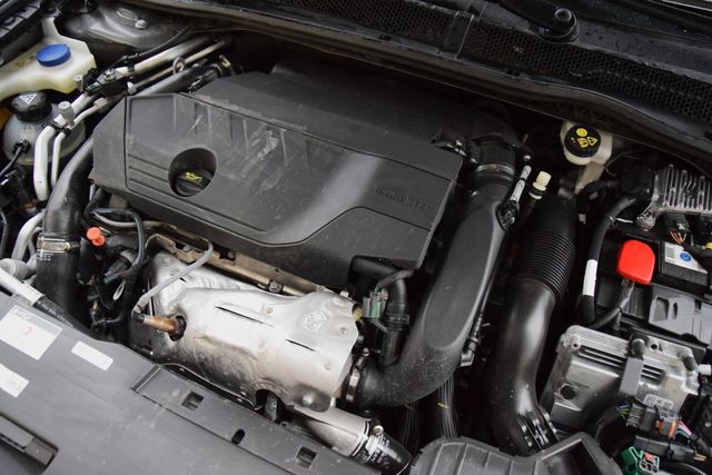 Peugeot 508 SW Plug-in Hybrid 225 z długą listą zalet