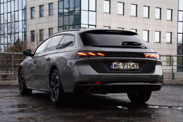 Peugeot 508 SW Plug-in Hybrid 225 z długą listą zalet