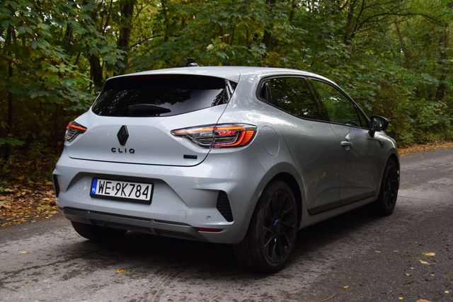 Renault Clio E-Tech 2023, udany mieszczuch w wersji hybrydowej