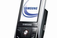 Samsung D800 - multimedialny i cienki Samsung D800 - multimedialny i cienki