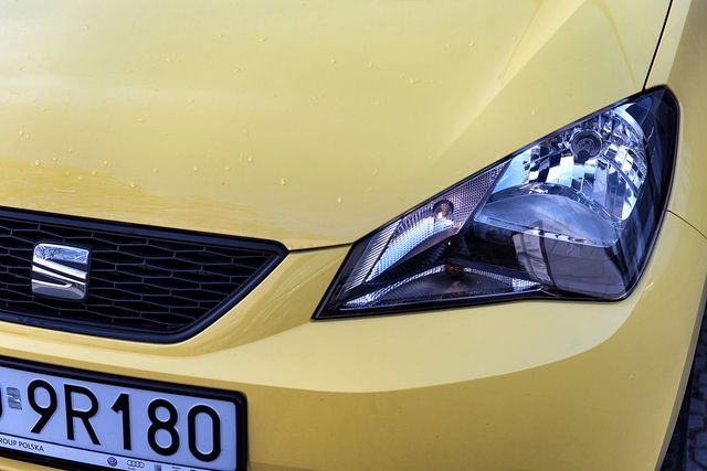 Seat Mii - żółty bzyk