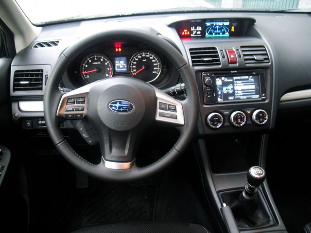 Subaru XV 2.0i 150 KM wnętrze