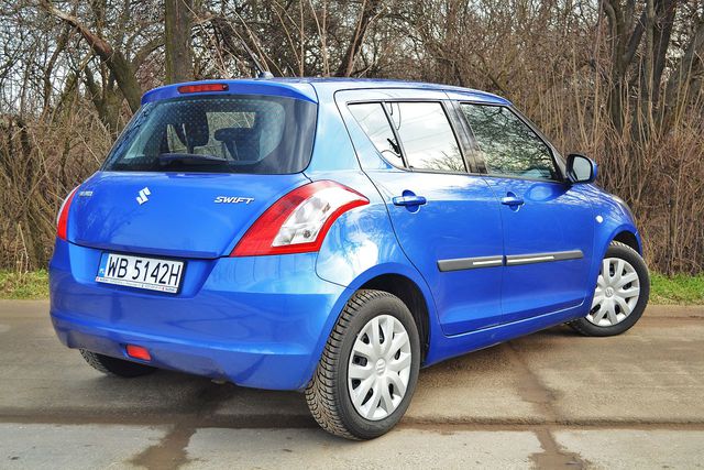 Suzuki Swift 1.2 VVT AT Comfort to samochód miejski