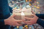 Savoir-vivre: jak wręczać prezenty świąteczne?