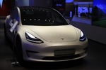 Tesla i Volvo na medialnym szczycie