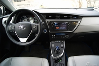 Toyota Auris Hybrid Touring Sports - wnętrze