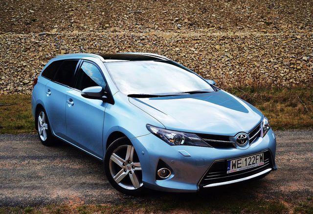 Toyota Auris Touring Sports D4-D Prestige świetnie się sprzedaje