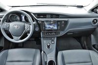 Toyota Auris Touring Sports Hybrid - wnętrze