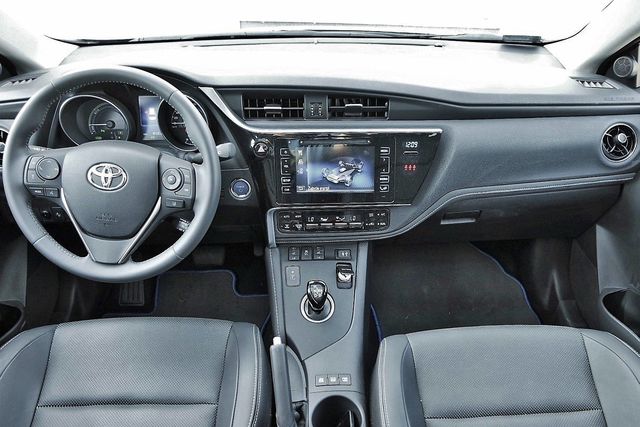 Toyota Auris Touring Sports Hybrid dostarczy sporo frajdy