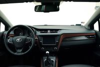 Toyota Avensis Touring Sports 2.0 D-4D Premium - wnętrze