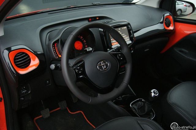 Toyota Aygo 1.0 - jeżdżąca kostka