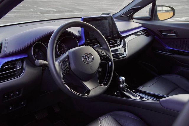 Toyota C-HR Hybrid - tanio i nowocześnie