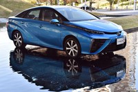 Toyota Mirai - mała elektrownia na kołach