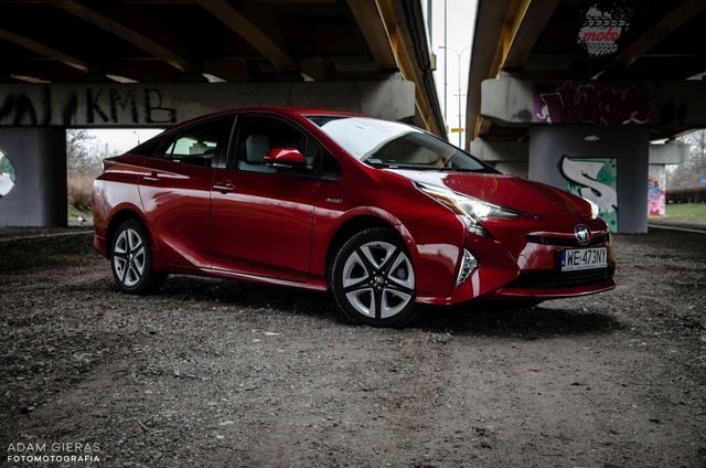Toyota Prius Prestige - bez wtyczki, ale za to na pełnym wypasie!