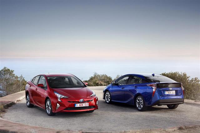 Toyota Prius i Toyota RAV4 Hybrid już w ten weekend w salonach