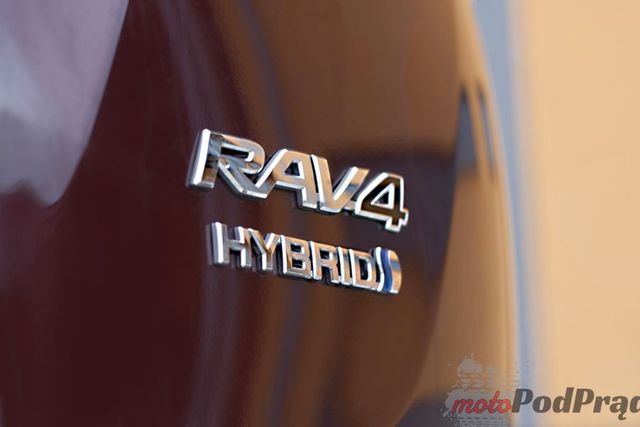 Toyota RAV4 Hybrid - dzielny samuraj, król miejskiej dżungli