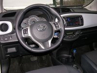 Toyota Yaris Hybrid - kokpit