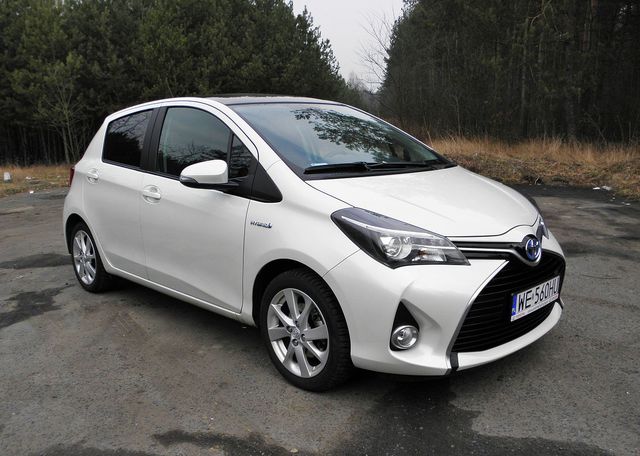 Toyota Yaris Hybrid warta uwagi?