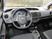 Toyota Yaris Hybrid - wnętrze
