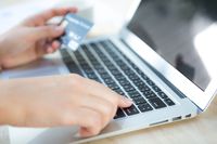 Za zakupy w internecie Polacy coraz częściej płacą kartami Visa