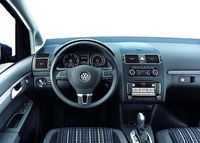 Volkswagen Cross Touran 2,0 TDI DSG - wnętrze