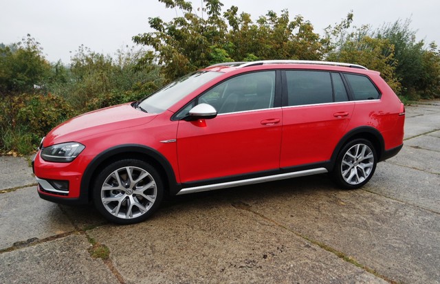 Volkswagen Golf Alltrack 2.0 TDI DSG 4Motion vs. Volkswagen Golf Sportsvan 1.4 TSI DSG Highline