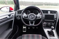 Volkswagen Golf GTI Performance 230 KM - wnętrze, fot.2