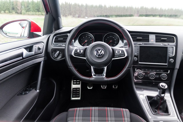 Volkswagen Golf GTI Performance 230 KM - hot-hatch w najlepszym wydaniu