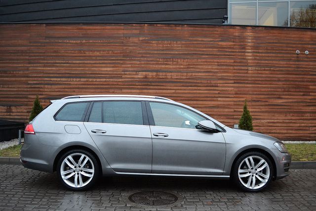 Volkswagen Golf Variant 2.0 TDI 4MOTION Highline dla ceniących bezpieczeństwo