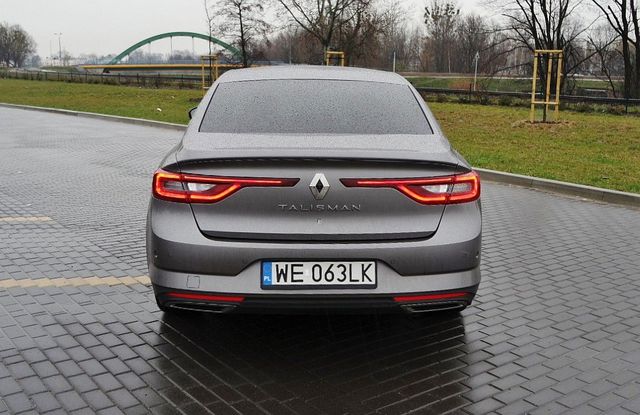 Volkswagen Passat 1.8 TSI DSG Highline vs. Renault Talisman 1.6 Energy TCe EDC Intens