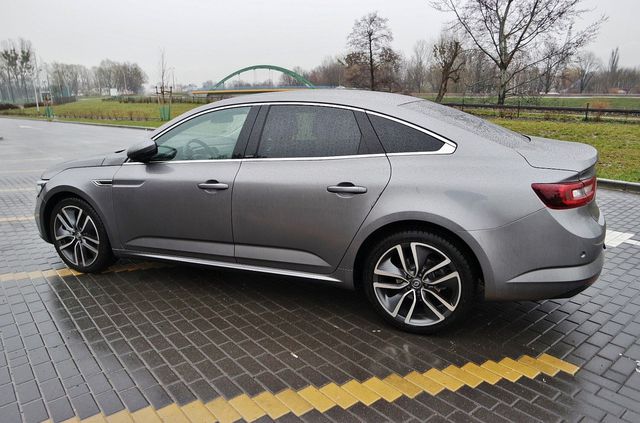 Volkswagen Passat 1.8 TSI DSG Highline vs. Renault Talisman 1.6 Energy TCe EDC Intens