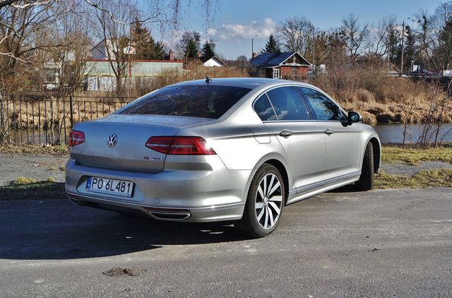 Volkswagen Passat 1.8 TSI DSG Highline vs. Renault Talisman 1.6 Energy TCe EDC Intens