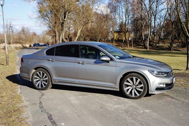 Volkswagen Passat 1.8 TSI DSG Highline vs. Renault Talisman 1.6 Energy TCe EDC Intens