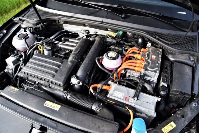 Volkswagen Passat GTE - hybryda lepsza niż diesel?