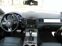 Volkswagen Touareg 3.0 TDI R-Line - wnętrze