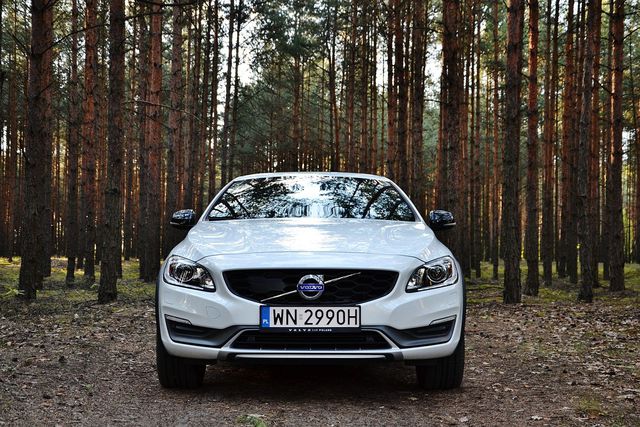 Volvo S60 Cross Country D4 Geartronic Summum: suv czy sedan?