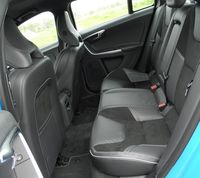 Volvo S60 T6 AWD R-Design Summum - tylna kanapa