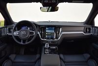 Volvo S60 T8 eAWD Polestar Engineered - deska rozdzielcza