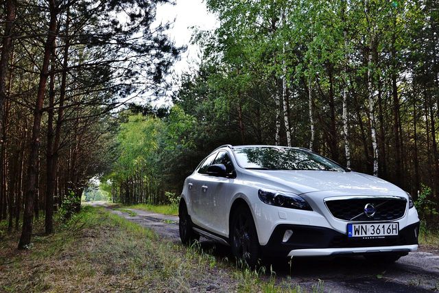 Volvo V40 Cross Country D2 Geartronic Momentum z krainy premium