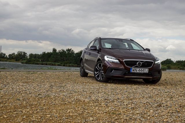 Volvo V40 T5 AWD Cross Country - mocny, terenowy hatchback