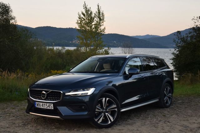 Volvo V60 Cross Country B4 AWD