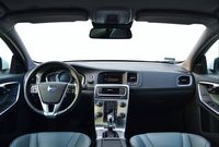 Volvo V60 D5 Summum - wnętrze
