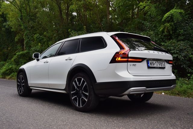 Volvo V90 Cross Country B5 nie ma słabych stron