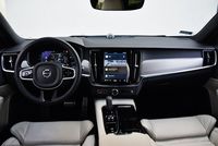 Volvo V90 T8 eAWD Recharge - deska rozdzielcza