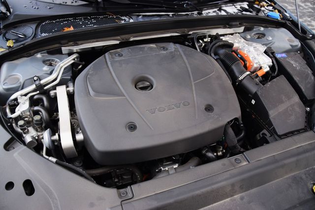 Volvo V90 T8 eAWD Recharge imponuje osiągami i cieszy jakością