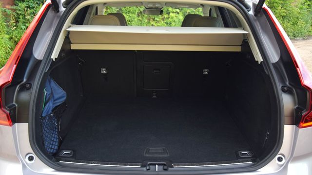 Test Volvo XC60 B5 - czy warto wybrać ten popularny SUV?