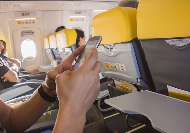 Czy potrzebne nam Wi-Fi w samolocie i na lotnisku?