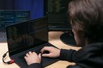 Jak ataki na łańcuch dostaw zamieniają legalne aplikacje w broń cyberprzestępców
