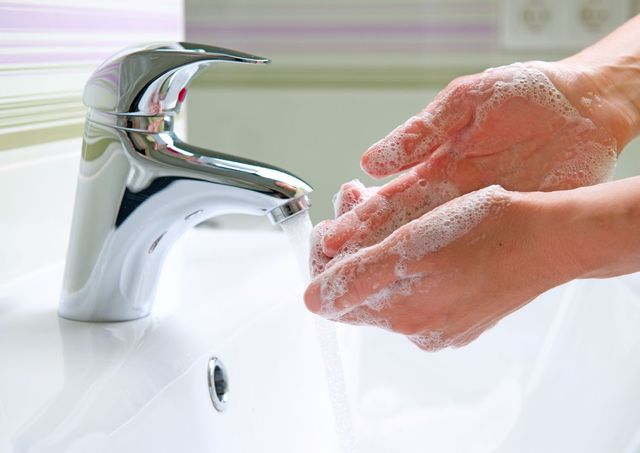 W biurach ciągle zapominamy o myciu rąk